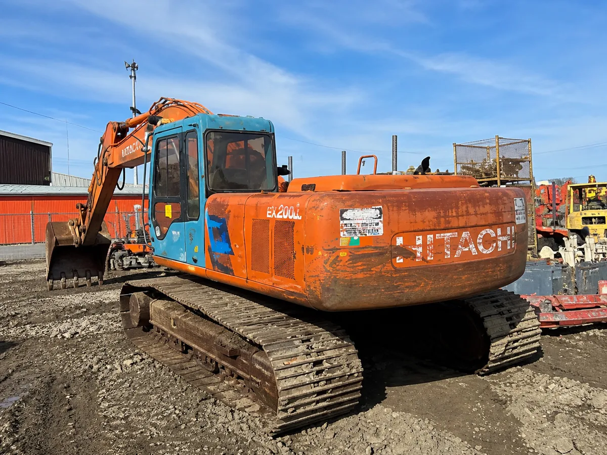 Enhanced view based on the actual unit #708 Hitachi EX200LC excavator photo